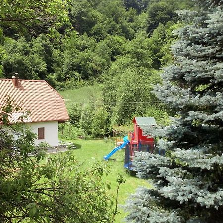 Cottage Forest Stream Високо Экстерьер фото