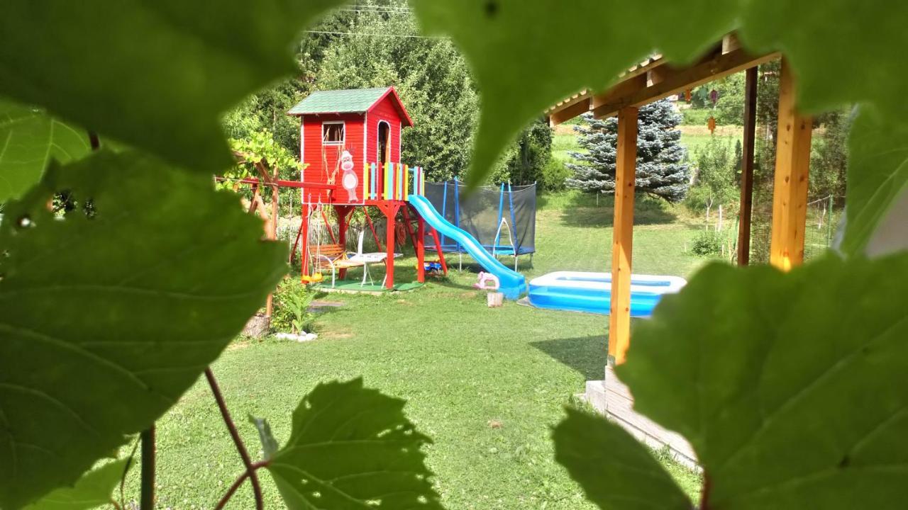 Cottage Forest Stream Високо Экстерьер фото