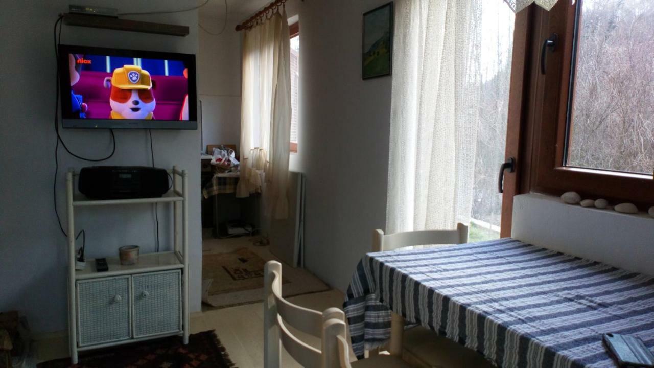 Cottage Forest Stream Високо Экстерьер фото